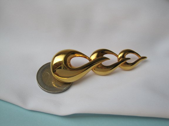 Broche Trifari Crown goudkleurig fantasie model 7.2x2.2 cm - Afbeelding 3