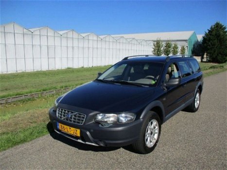 Volvo XC70 - 2.5 T Geartronic Comfort Line Automaat - 1