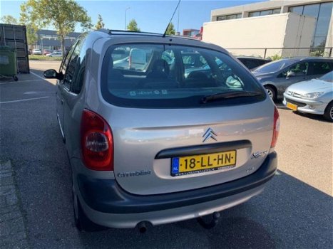 Citroën Xsara Picasso - 1.8i-16V Différence - 1