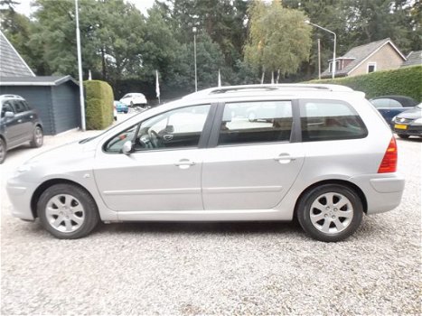 Peugeot 307 SW - 1.6-16V PREMIUM met trekhaak nieuwe apk 05-09-2020 - 1