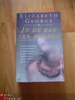 In de ban van bedrog door Elizabeth George - 1