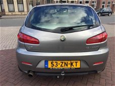 Alfa Romeo 147 - 1.6 T.Spark Collezione 5drs, airco, leer, trekhaak