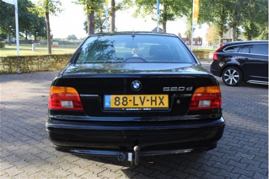 BMW 5-serie - 520D *YOUNGTIMER* / AIRCO / CRUISE CTR. / RADIO-CD / TREKHAAK / EL. PAKKET / *APK 17-1 - 1