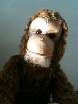 Een oude pluche aap van Hermann Germany… - 2