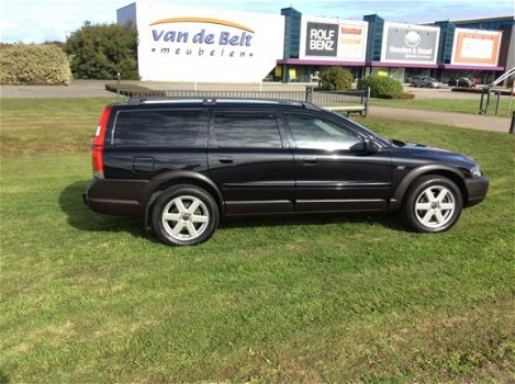 Volvo XC70 - 2.4 D5 Comfort Line TOP ONDERH XENON FRAAIE AUTOMAAT - 1