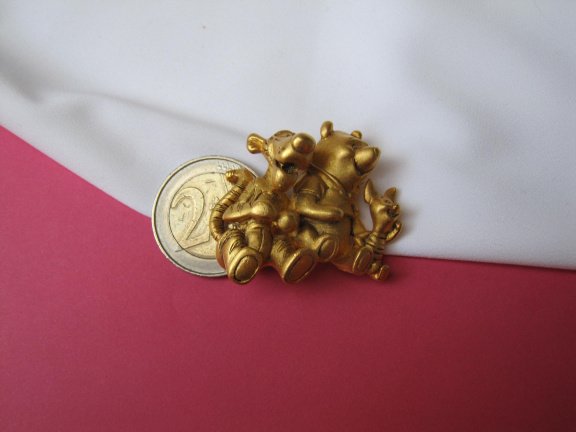 Broche Disney goudkleurig Winnie de Poeh beer met Knorretje en tijgetje 3.8x3.2 cm. - Afbeelding 5