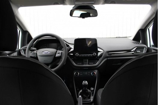 Ford Fiesta - 70pk 5D Trend Navigatie, Cruise Control, Bluetooth *Private lease v.a. €269, - 1