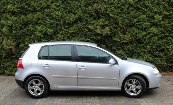 Volkswagen Golf - 1.6 FSI Trendline - 1