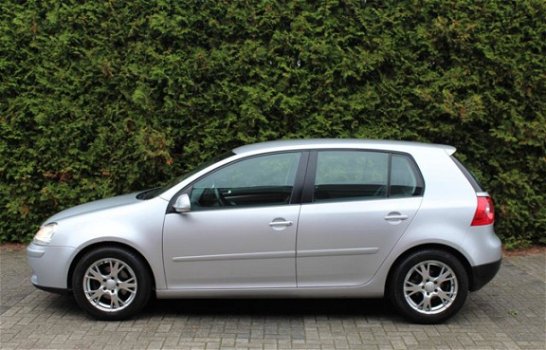 Volkswagen Golf - 1.6 FSI Trendline - 1