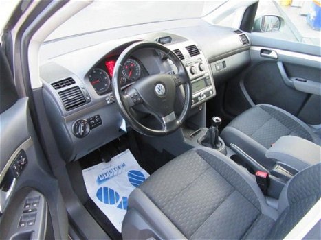 Volkswagen Touran - 1.9tdi gereserveerdzeer mooie/7pers/6 bak/navi/airco/nap/apk - 1