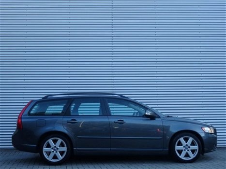 Volvo V50 - 1.6D MOMENTUM / NAVI / LEDER / PDC / AFN. HAAK - 1