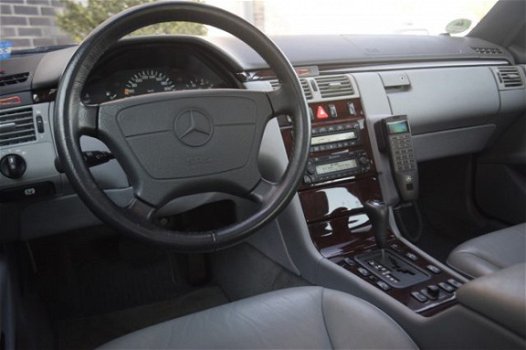 Mercedes-Benz E-klasse - UNIEKE 420 V8 ELEGANCE AUT. 68.000KM GEHEEL IN NIEUWSTAAT - 1