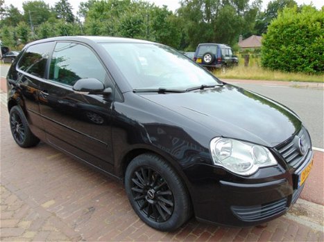 Volkswagen Polo - 1.4 TDI COMFORTLINE Airco / Elec.Pakket / Lm Velgen / Trekhaak Zuinige Diesel APK - 1