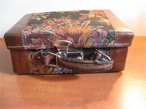 Een mooi antiek klein kinder-koffertje van leer en gobelin uit Frankrijk uit de jaren 20/30... - 1