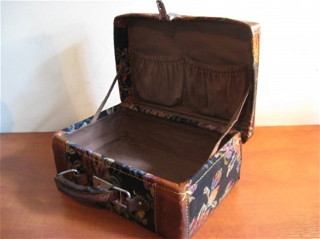 Een mooi antiek klein kinder-koffertje van leer en gobelin uit Frankrijk uit de jaren 20/30... - 3