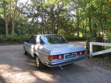 Mercedes-Benz 200-280 (W123) - 230 CE , Elegance, Topstaat, 100% origeneel en aantoonbare km. - 1