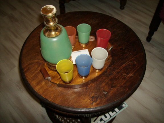 Karaf met 6 glaasjes, matglas kleurig met gouden details - nr. 1