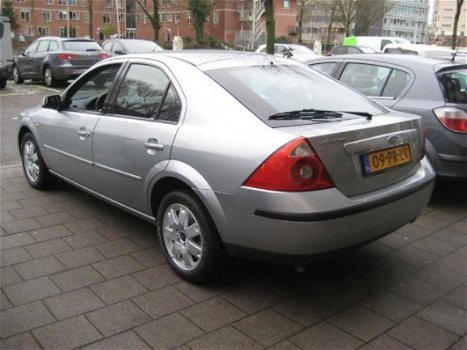 Ford Mondeo - 1.8-16V Futura - 1