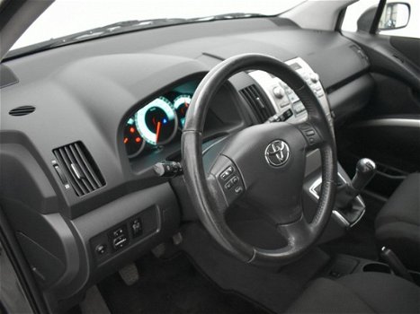 Toyota Corolla Verso - 2.2 D-4D Dynamic / airco / metallic / trekhaak / l mv - 1