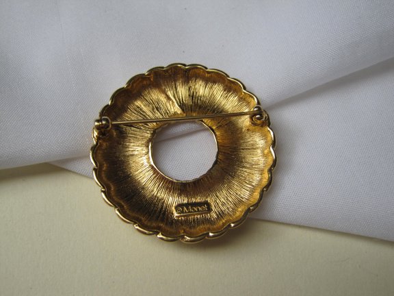 Broche Monet goudkleurig rond fantasie model 4.0 cm - Afbeelding 2