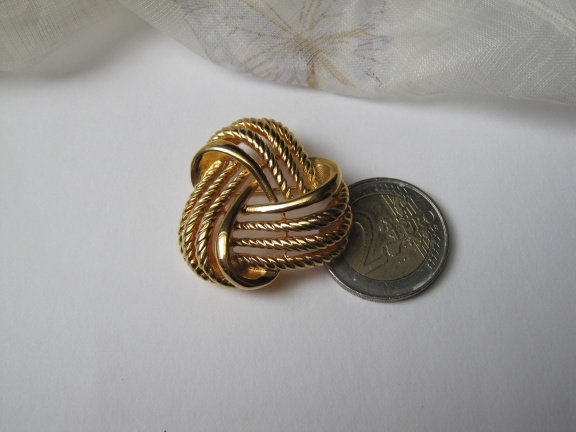 Broche Napier goudkleurig knoopmodel 3.5x3.4 cm - Afbeelding 3