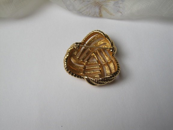 Broche Napier goudkleurig knoopmodel 3.5x3.4 cm - Afbeelding 4