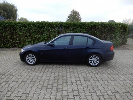 BMW 3-serie - 318i business line - 1