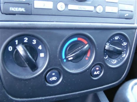 Ford Fiesta - 1.3-8V Culture AIRCO NIEUWE APK (bj2006) - 1