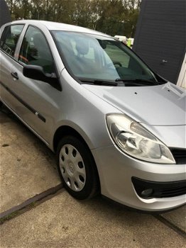 Renault Clio - 1.2-16V Special Line - 1