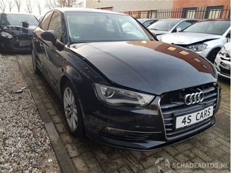 Audi A3 Limousine - 1.6 TDI S-LINE S-TRONIC/NAVI/PDC/LED-XENON VOL 2015 - 1