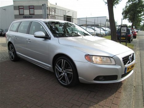 Volvo V70 - 2.0 T5 Kinetic Automaat 102.000km Airco/ECC, Leder - 1