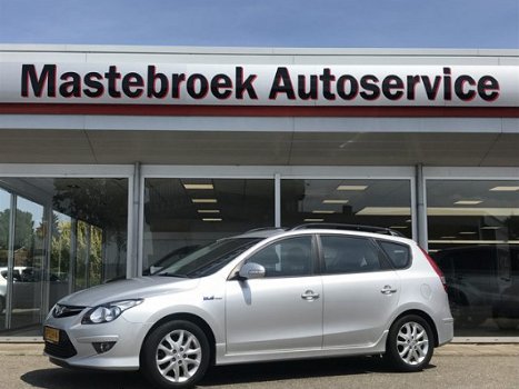 Hyundai i30 CW - 1.6I I-MOTION | Achteruitrijcamera | Climate Control | Cruise Control | Navigatie | - 1