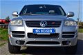 Volkswagen Touareg - 4.2 V8 KONINGSKORTING YOUNGTIMER R-LINE 4x4, Navi, Clima, Cruise, Schuifdak, Le - 1 - Thumbnail