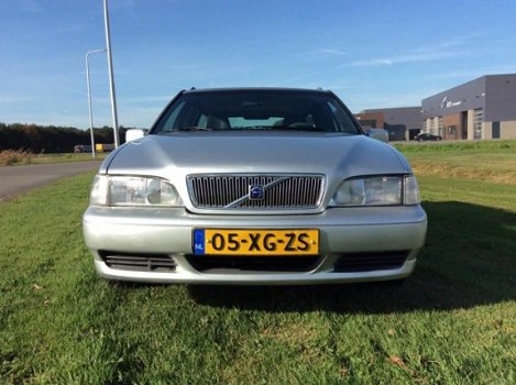 Volvo V70 - 2.0 Luxury-Line ZWART LEER NWE DISTRB - 1