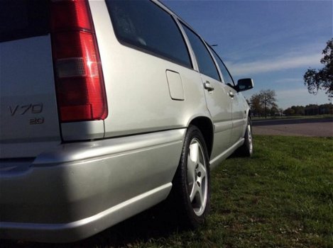 Volvo V70 - 2.0 Luxury-Line ZWART LEER NWE DISTRB - 1