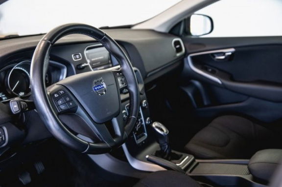 Volvo V40 - T3 Kinetic, Intro Line. Zorgeloos genieten - Afbeelding 3
