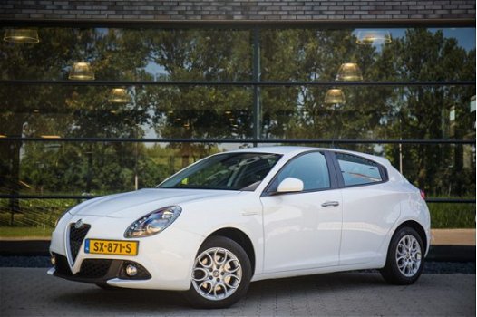 Alfa Romeo Giulietta - 1.4 Turbo MultiAir Super , 150pk, Cruise control, Stoelverwarming, - 1