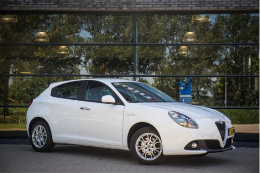 Alfa Romeo Giulietta - 1.4 Turbo MultiAir Super , 150pk, Cruise control, Stoelverwarming, - 1