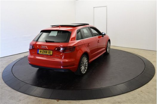 Audi A3 Sportback - 1.4 TFSI 204 pk E-Tron pano dak S-Line Navi Camera - 1