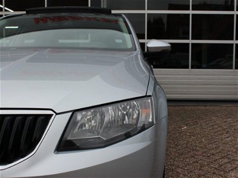 Skoda Octavia - 1.2 TSI Greentech Ambition Businessline (Panoramadak, Cruise Ctrl, Navigatie, Trekha - 1