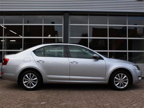 Skoda Octavia - 1.2 TSI Greentech Ambition Businessline (Panoramadak, Cruise Ctrl, Navigatie, Trekha - 1