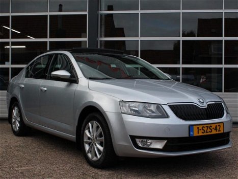 Skoda Octavia - 1.2 TSI Greentech Ambition Businessline (Panoramadak, Cruise Ctrl, Navigatie, Trekha - 1