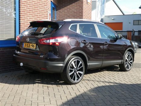 Nissan Qashqai - 1.2 116PK TEKNA Panoramadak/Navigatie/Trekhaak/Leder/ Camera - 1