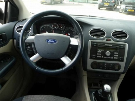 Ford Focus Wagon - 1.6-16V Futura Clima, PDC, CPV - 1