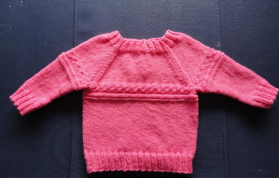041 cyclaam-rood baby truitje voor ca. 3 maanden(maat 56-62 - nr. 1