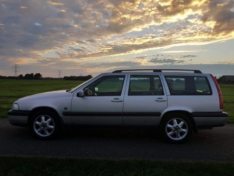 Volvo V70 Cross Country - XC 2.0 T5 AWD 226PK ZEER UNIEK - 1