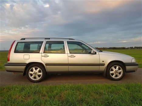 Volvo V70 Cross Country - XC 2.0 T5 AWD 226PK ZEER UNIEK - 1