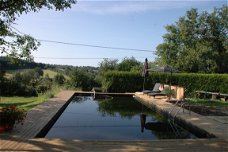 Vrijstaand vakantiehuis gite Auvergne Frankrijk hottub zwembad Au Chabrol