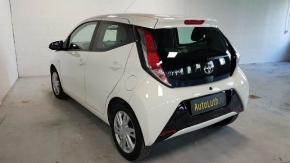 Toyota Aygo - 1.0vvti x-joy 51kW /Carplay/LM velgen/Camera - 1