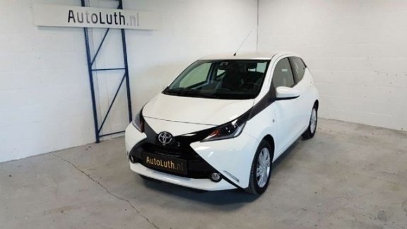 Toyota Aygo - 1.0vvti x-joy 51kW /Carplay/LM velgen/Camera - 1